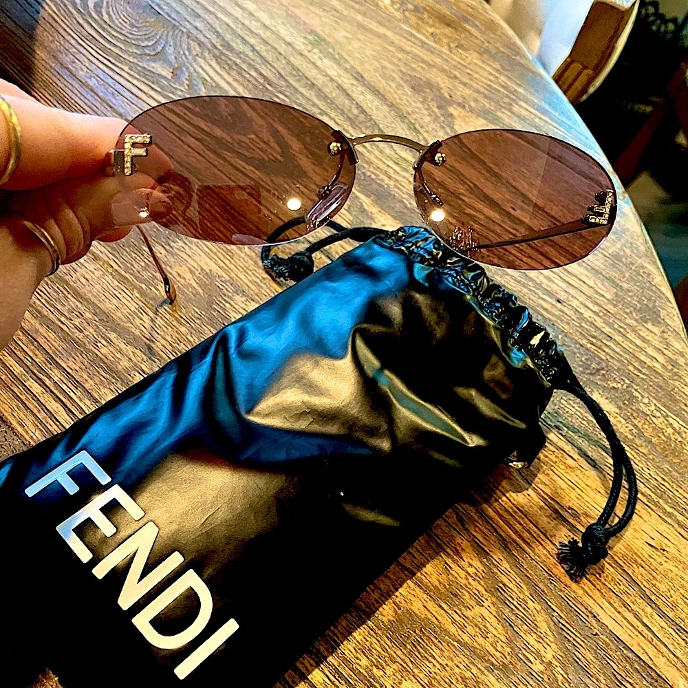 Authentic #Fendi !! color rose gold gradient 
Great condition-Oval Sunglasses